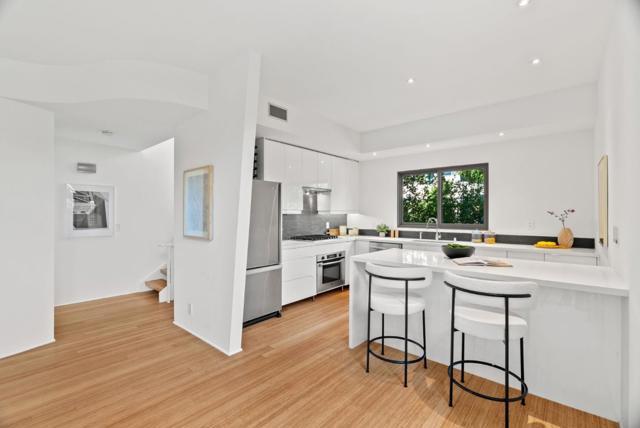 498 Fulton Street, Palo Alto CA: https://media.crmls.org/mediaz/e4e2c456-71fa-4d1e-ac94-5de5c58835d3.jpg
