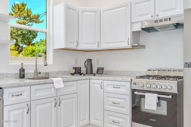 16005 Parthenia Street, North Hills CA: https://media.crmls.org/mediaz/e4e3076c-da2d-4466-bd9d-7ef2b424b251.jpg