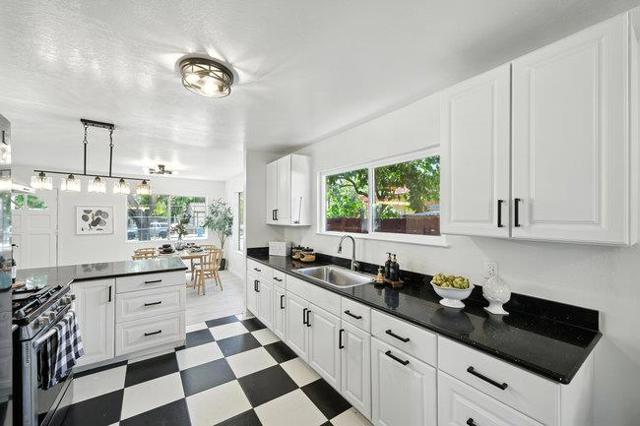 33854 14th Street, Union City CA: https://media.crmls.org/mediaz/e4e33eb2-9df0-4c6a-b034-9e90f54388f9.jpg