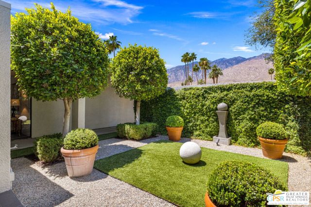 1860 Via Isla, Palm Springs CA: https://media.crmls.org/mediaz/e4e36fec-599e-4c59-a71a-414565b3ebaa.jpg