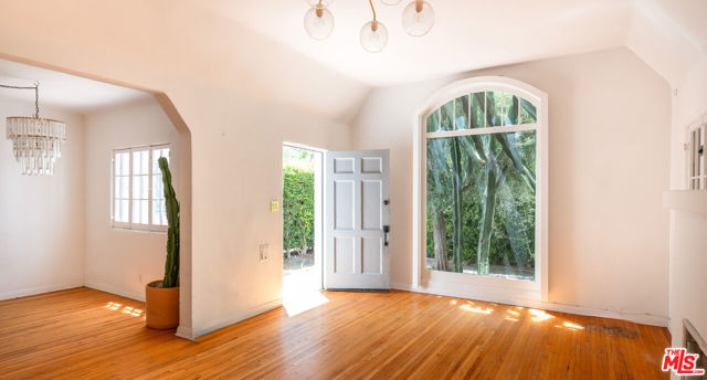 366 Westbourne Drive photo 6