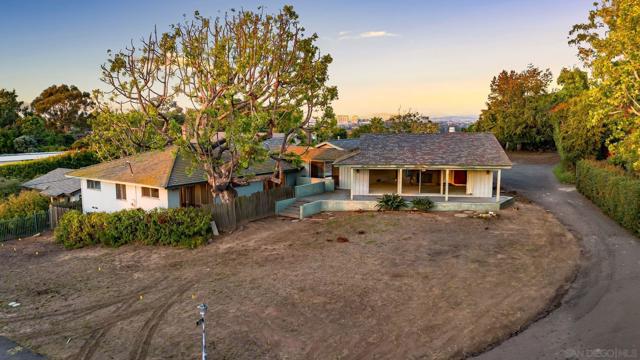 7835 La Jolla Vista Drive, La Jolla CA: https://media.crmls.org/mediaz/e4e3dbf7-062c-4deb-b9c1-8fe3e4f50bde.jpg