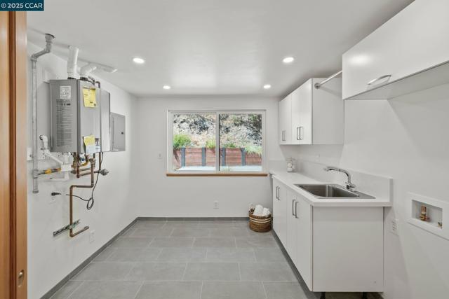233 Melody Ln, Orinda CA: https://media.crmls.org/mediaz/e4e43efa-8a2a-4a20-896d-6ac759a572e7.jpg