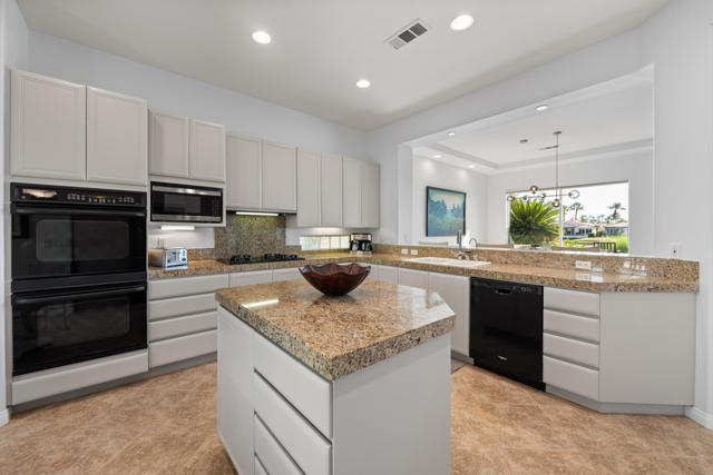 50500 Cypress Point Drive, La Quinta CA: https://media.crmls.org/mediaz/e4e446e4-f644-4e5d-af3b-13b8dc3403ba.jpg