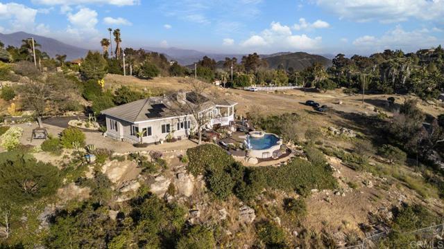 1078 Rainbow Crest Road, Fallbrook CA: https://media.crmls.org/mediaz/e4e44e97-95f2-4594-97f7-ef2851687246.jpg
