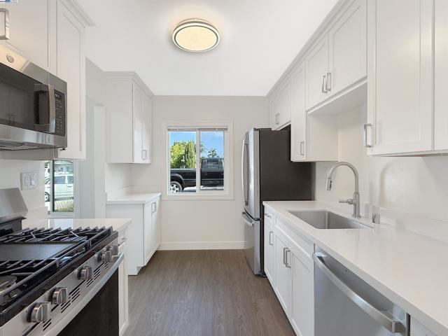 22108 Moyers St, Castro Valley CA: https://media.crmls.org/mediaz/e4e4a1e9-8e02-402f-8433-84a8fa192953.jpg