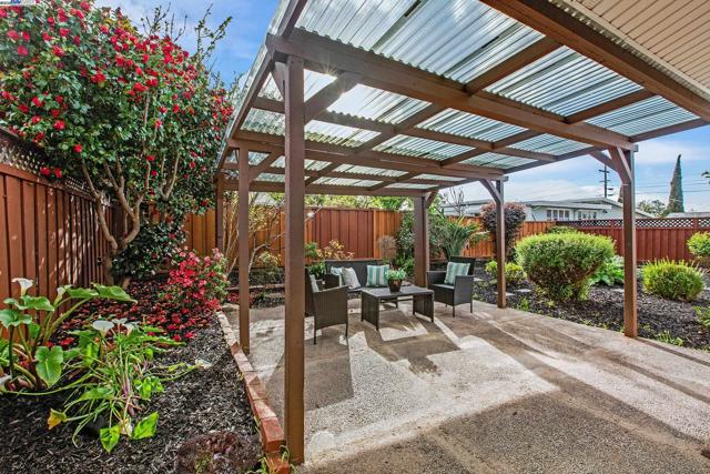 30847 Prestwick Ave, Hayward CA: https://media.crmls.org/mediaz/e4e50857-85ff-499b-9c6b-82732d7ee855.jpg