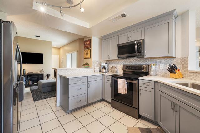 79822 Olympia Fields, La Quinta CA: https://media.crmls.org/mediaz/e4e59ad6-d45d-4c58-892d-2e83923de17a.jpg