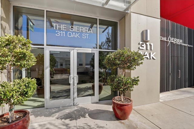 311 Oak St, Oakland CA: https://media.crmls.org/mediaz/e4e6644d-2216-4f01-9617-4c5746694e80.jpg