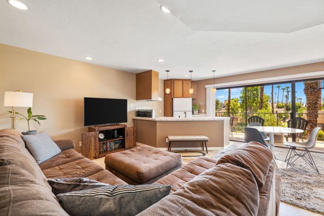 5300 E Waverly Drive, Palm Springs CA: https://media.crmls.org/mediaz/e4e7c515-3dee-45af-9129-a70b20b7ece9.jpg