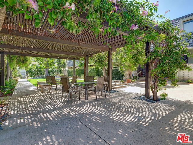 4776 La Villa Marina, Marina del Rey CA: https://media.crmls.org/mediaz/e4e85dd8-6e37-47d5-a5b0-304b3a844f03.jpg