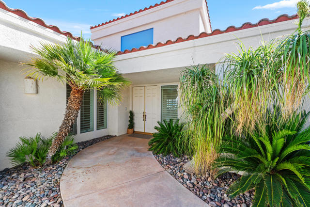 47380 Via Cordova, La Quinta CA: https://media.crmls.org/mediaz/e4e86467-85bd-49ba-87c2-44d72be91c29.jpg