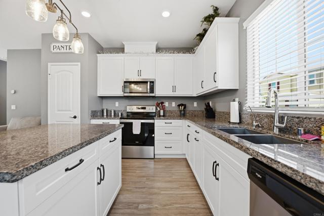 Detail Gallery Image 2 of 20 For 13626 Gray Hawk Way, Valley Center,  CA 92082 - 3 Beds | 2/1 Baths