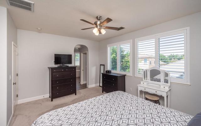 3417 River Shoal Avenue, Sacramento CA: https://media.crmls.org/mediaz/e4e8992b-6b66-47b3-8742-dc728e206d6f.jpg