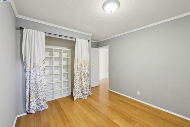 5400 Mountain Blvd, Oakland CA: https://media.crmls.org/mediaz/e4e99cde-a226-47bd-ba74-54648837ed94.jpg