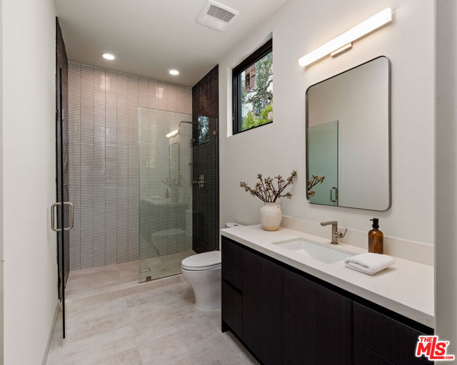 Drew Fenton | 505 Barrington Avenue Los Angeles CA | MLS: 7255319