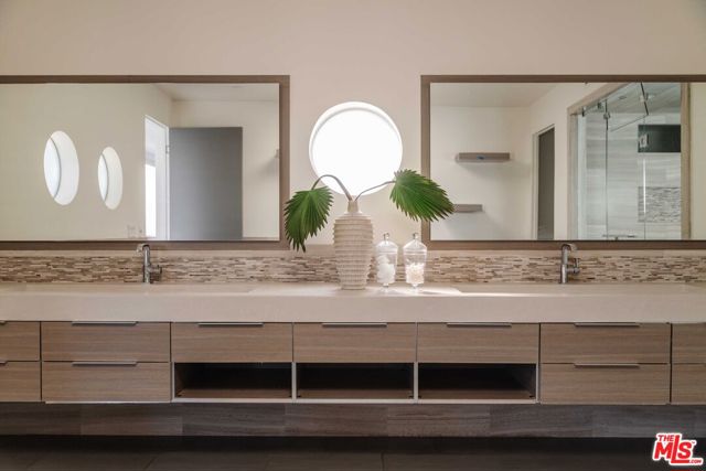 770 Paseo Miramar, Pacific Palisades CA: https://media.crmls.org/mediaz/e4ea18a7-ee30-41c3-9bc3-ce70181a97dc.jpg