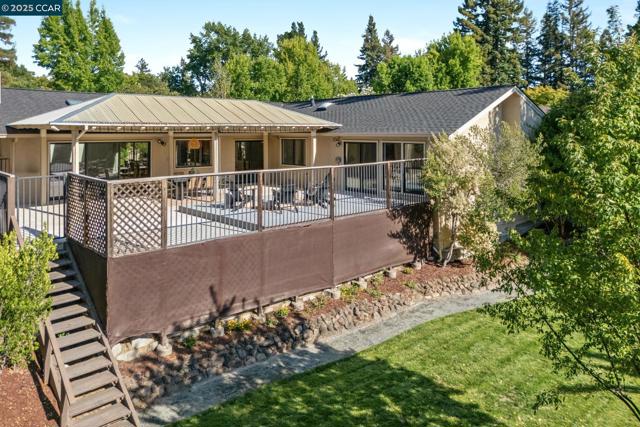 131 Clover Hill Court, Danville CA: https://media.crmls.org/mediaz/e4ea4d20-0cfa-4bb2-be38-94c57e89327c.jpg