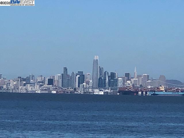 37 Clipper Drive, Alameda CA: https://media.crmls.org/mediaz/e4ea6df6-e4f3-4ce1-b76b-f5102e414e13.jpg