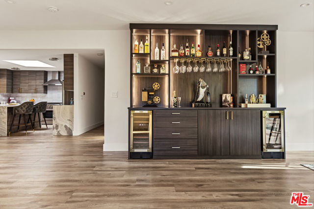 4430 Natoma Avenue, Woodland Hills CA: https://media.crmls.org/mediaz/e4ea8b6d-bbba-4c33-b02a-f5bd92b20a50.jpg