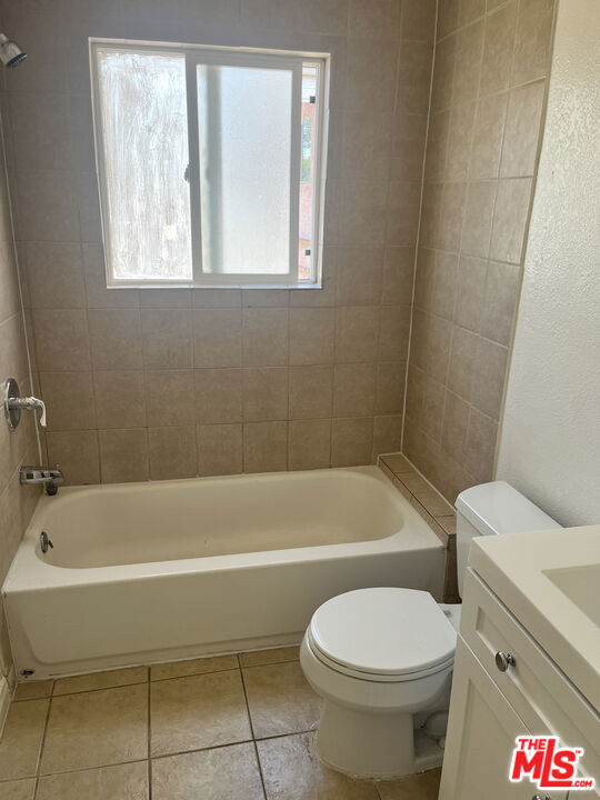 1256 W 25th Street, Los Angeles CA: https://media.crmls.org/mediaz/e4eafe35-dc42-4ed9-aec8-52963f7c6751.jpg