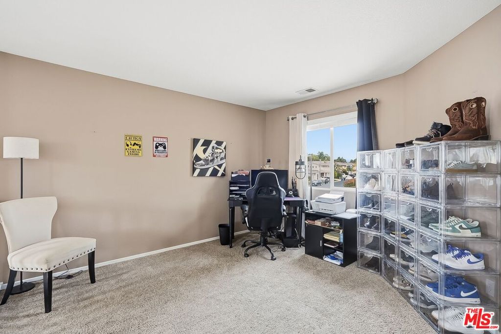 https://media.crmls.org/mediaz/e4eb48d9-07d2-4893-a036-f37bd03b460c.jpg?preset=X-Large
