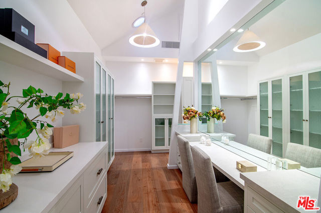 745 E Sunset Avenue, Venice CA: https://media.crmls.org/mediaz/e4ebd6f1-b96d-4397-84d9-7cddb6867fa1.jpg