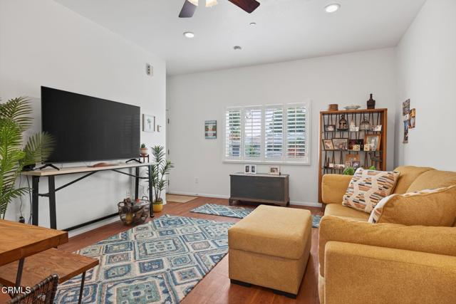425 Rancho Drive, Ventura CA: https://media.crmls.org/mediaz/e4ec69d1-95ef-45ce-a9ee-ebe376582470.jpg