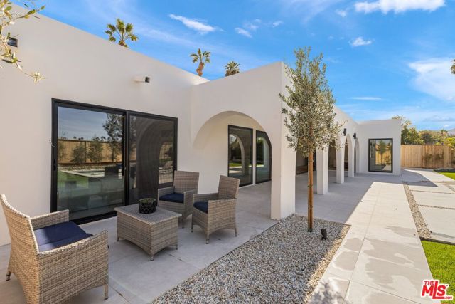 80100 Vista Grande, La Quinta CA: https://media.crmls.org/mediaz/e4ec6f03-407f-40f6-98a9-20e3c35d258c.jpg