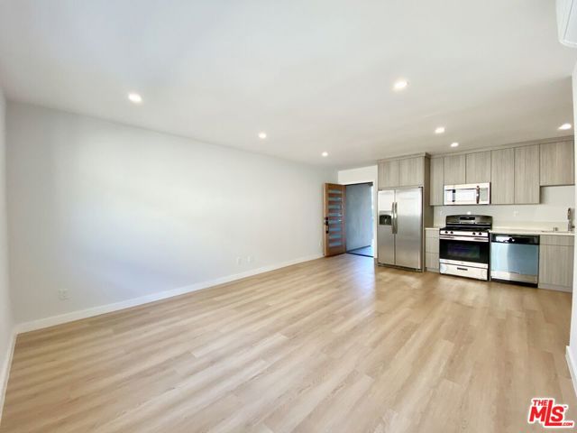 3207 W 3rd Street, Los Angeles CA: https://media.crmls.org/mediaz/e4ecda38-cb01-4f80-a878-4da358989188.jpg