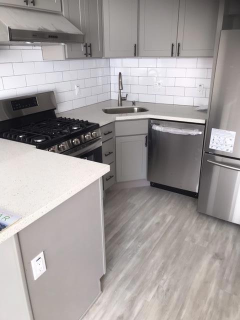 28 Houston Street, San Francisco CA: https://media.crmls.org/mediaz/e4ece4e8-c3e7-43e1-99f2-0e82a73932d8.jpg