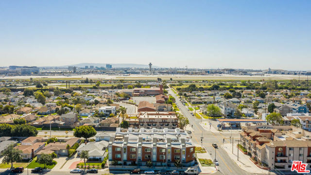 6566 W 85Th Place, Los Angeles CA: https://media.crmls.org/mediaz/e4eda480-c354-4e31-9037-566c70bc66bd.jpg
