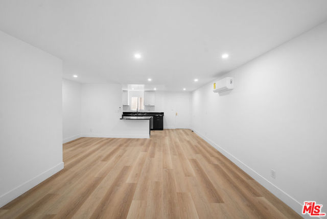 605 San Vicente Boulevard, Santa Monica CA: https://media.crmls.org/mediaz/e4edf4d3-db25-4f54-8754-51cc826a1ce9.jpg