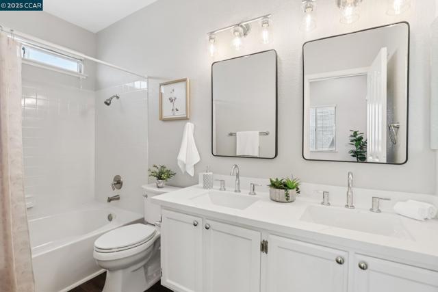 868 Clifton Way, Vacaville CA: https://media.crmls.org/mediaz/e4edf8f1-48ce-44bb-917c-b2b0a865e60b.jpg