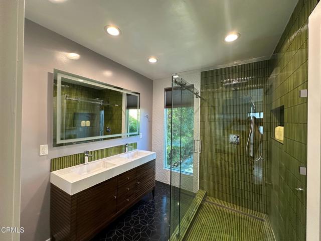 3551 Dixie Canyon Place, Los Angeles CA: https://media.crmls.org/mediaz/e4ee0015-2555-4e78-9404-cb4d07ad20a5.jpg