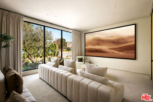 4165 Nagle Avenue, Sherman Oaks CA: https://media.crmls.org/mediaz/e4ee8fe5-b7fc-44cc-bedc-3bbf0e4d140b.jpg