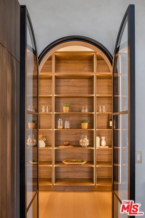 4029 East Boulevard, Los Angeles CA: https://media.crmls.org/mediaz/e4eed395-9e59-434e-ad8c-174317ee8a85.jpg