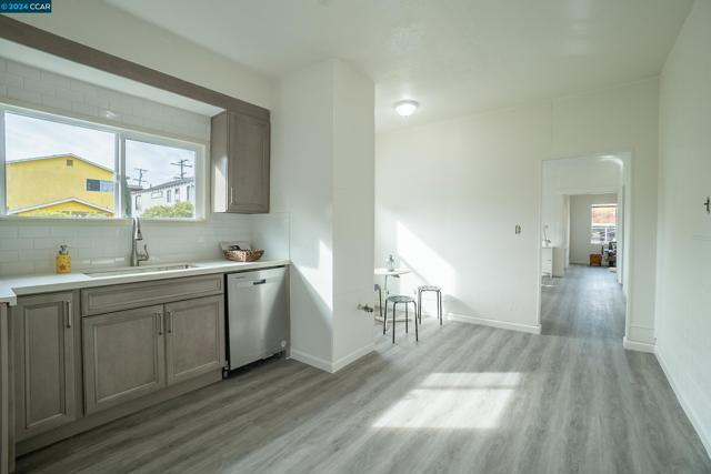 Image 16 of 32 For 2709 California St