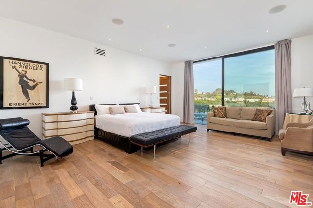 Drew Fenton | 920 Linda Flora Drive Los Angeles CA | MLS: 7630035