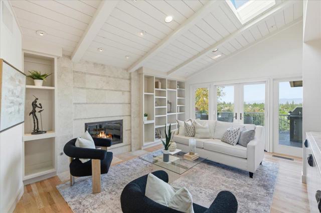 920 Oxford Drive, Los Altos CA: https://media.crmls.org/mediaz/e4eee4b7-363f-4df5-ae33-140f1d5f34e7.jpg