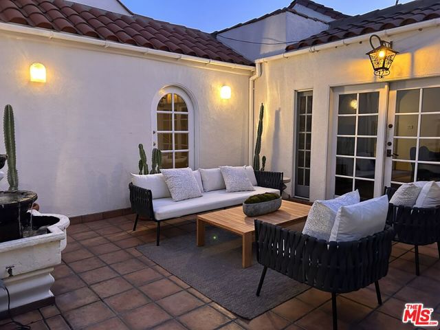 2004 Vine Street, Los Angeles CA: https://media.crmls.org/mediaz/e4ef1907-17c3-411e-a801-298aaed66aac.jpg