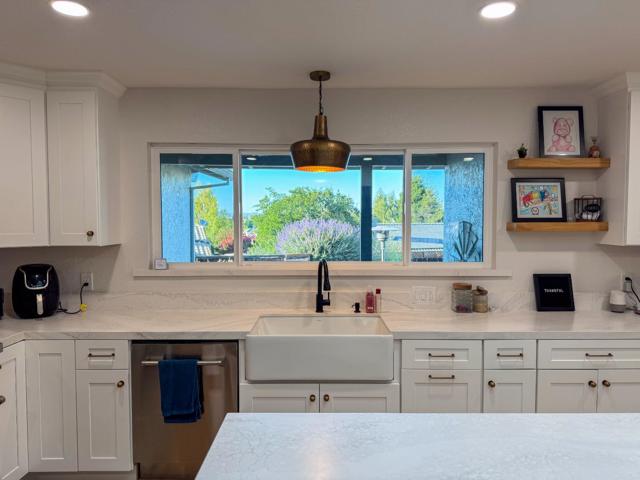 215 Rays Circle, Hollister CA: https://media.crmls.org/mediaz/e4ef3132-53a3-441e-9d36-d38cbd123149.jpg
