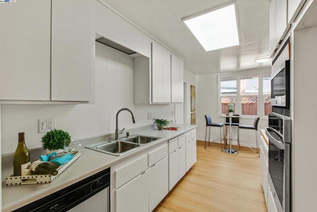 30847 Prestwick Ave, Hayward CA: https://media.crmls.org/mediaz/e4efc890-05b8-459c-8d69-ff295fc01efd.jpg