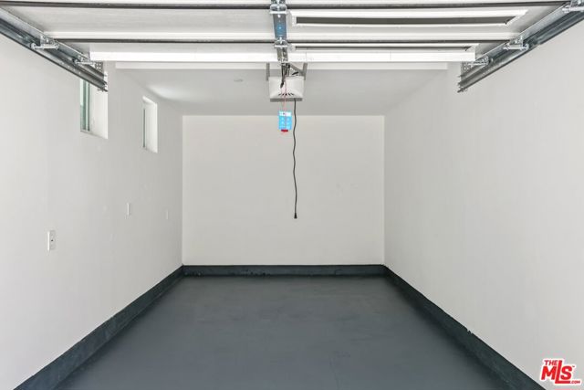 2111 1/2 Holly Drive, Los Angeles CA: https://media.crmls.org/mediaz/e4eff7a5-ddfe-4f94-a8d0-4481cf648988.jpg