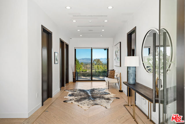 19536 Wells Drive, Tarzana CA: https://media.crmls.org/mediaz/e4f01f22-9e9a-4cca-aeaa-7410eae9ca3d.jpg
