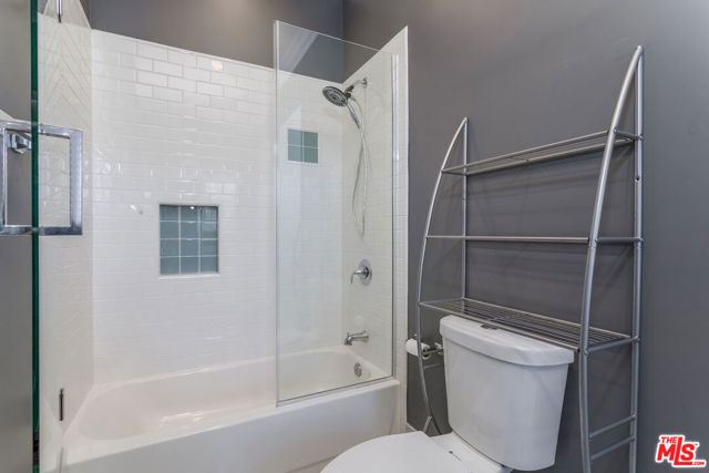 4728 Vesper Avenue, Sherman Oaks CA: https://media.crmls.org/mediaz/e4f15fd6-e4ee-4562-8e67-8da14579ff96.jpg