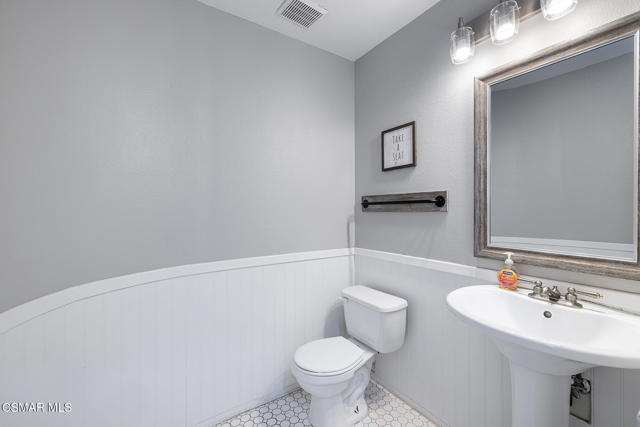 11554 Chestnut Ridge Street, Moorpark CA: https://media.crmls.org/mediaz/e4f17d4b-06d3-430f-a430-b11b012af6f3.jpg