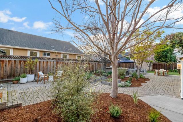 847 Willow Glen Way, San Jose CA: https://media.crmls.org/mediaz/e4f1ed7c-0111-42a8-890a-c566505c0a51.jpg