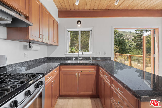 1212 Fernwood Pacific Drive, Topanga CA: https://media.crmls.org/mediaz/e4f20237-4c76-4714-81bb-49d432b93734.jpg