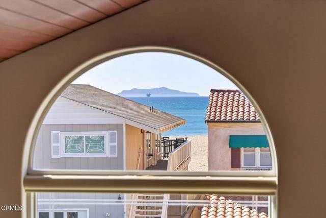 Detail Gallery Image 5 of 59 For 2408 Ocean Dr, Oxnard,  CA 93035 - 3 Beds | 3/1 Baths
